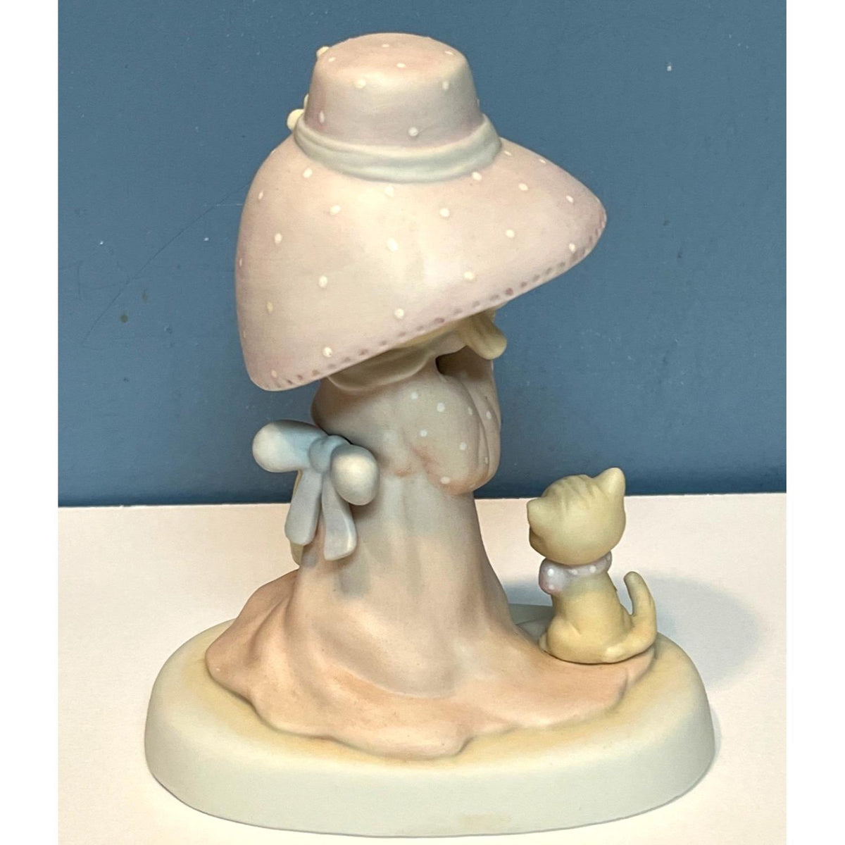 Precious Moments "To A Very Special Mom" Figurine 1983 By Jonathan & David 5.5" tall