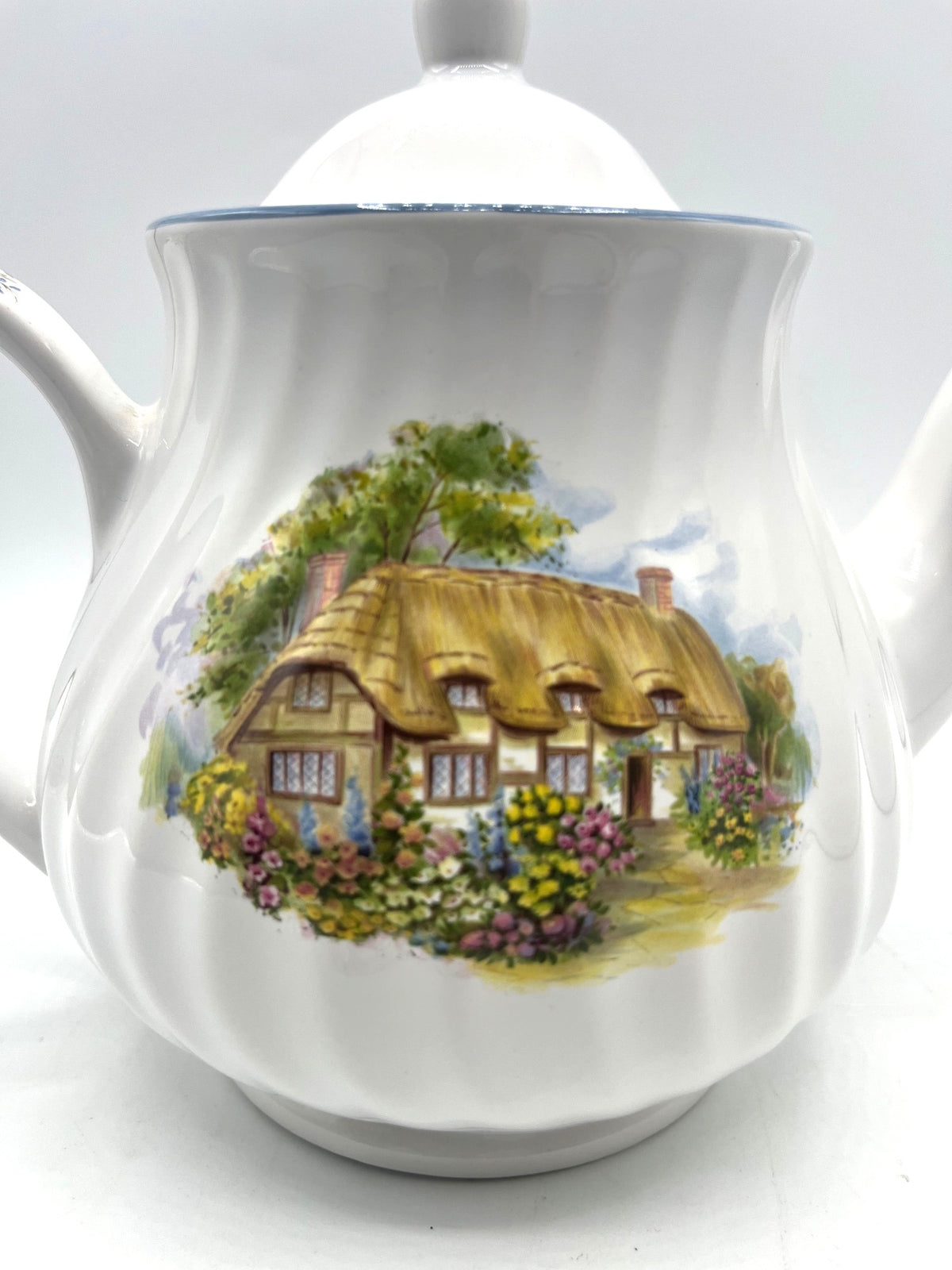 Arthur Wood & Son English Thatched Cottage-Themed Ceramic Teapot 7.5" tall