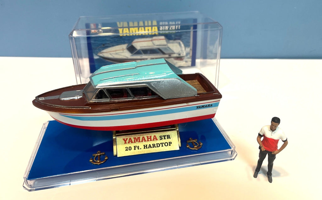 Model Cabin Cruiser Yamaha STR 20 Ft Yacht Speed Boat 8.5" long in Display Case