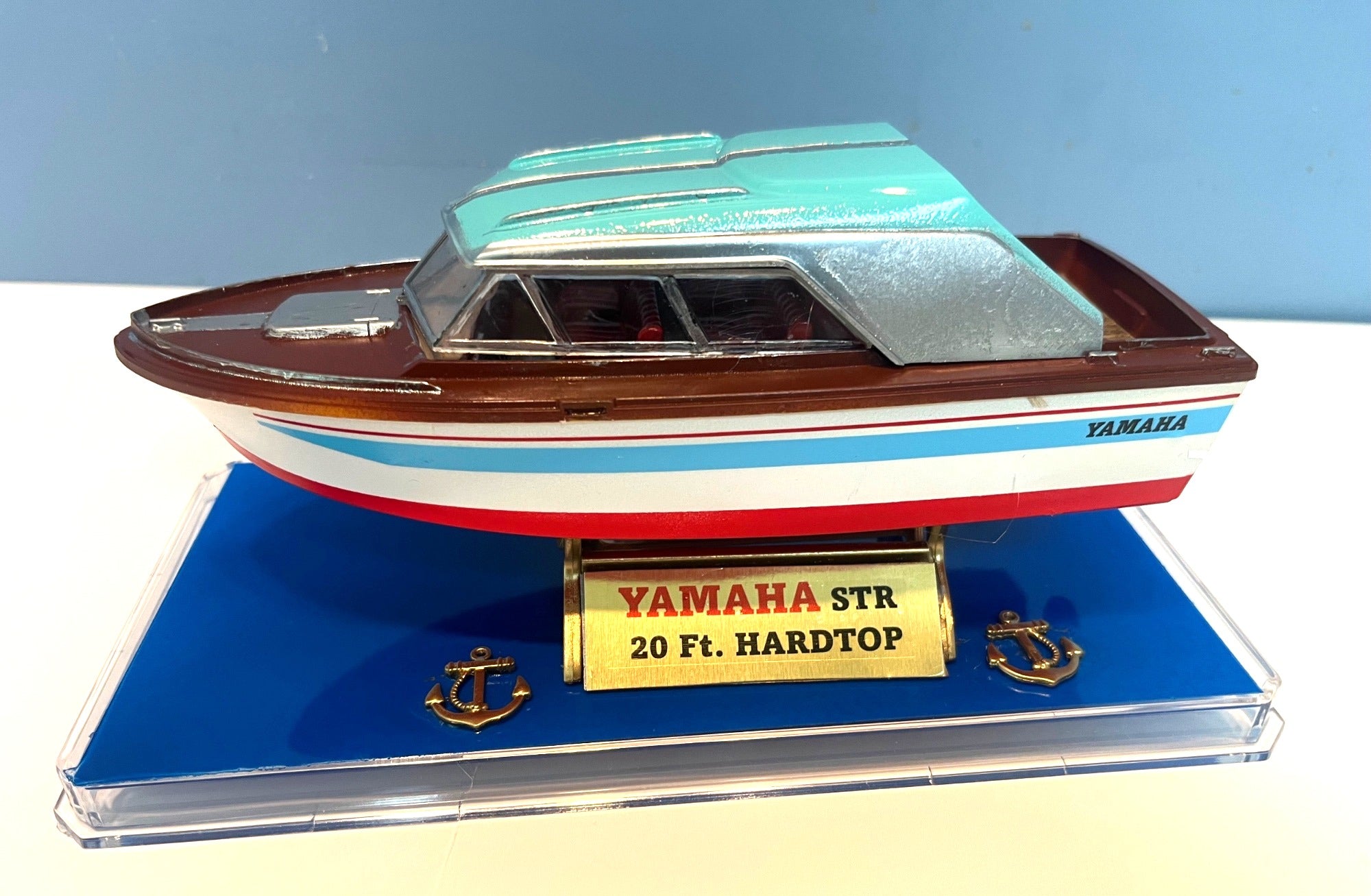 Model Cabin Cruiser Yamaha STR 20 Ft Yacht Speed Boat 8.5" long in Display Case