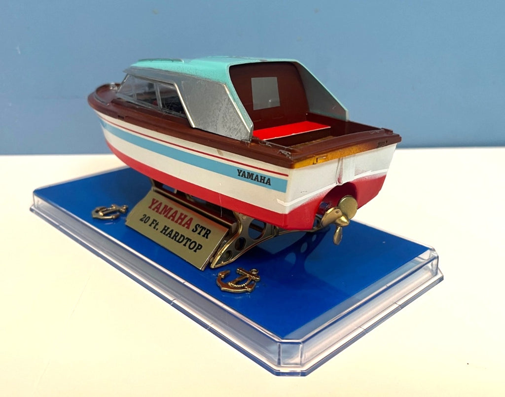 Model Cabin Cruiser Yamaha STR 20 Ft Yacht Speed Boat 8.5" long in Display Case