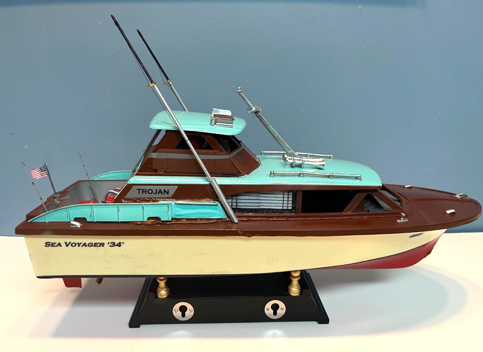 Model Sports Fishing Boat Cabin Cruiser Model Yacht 17" Long with Base