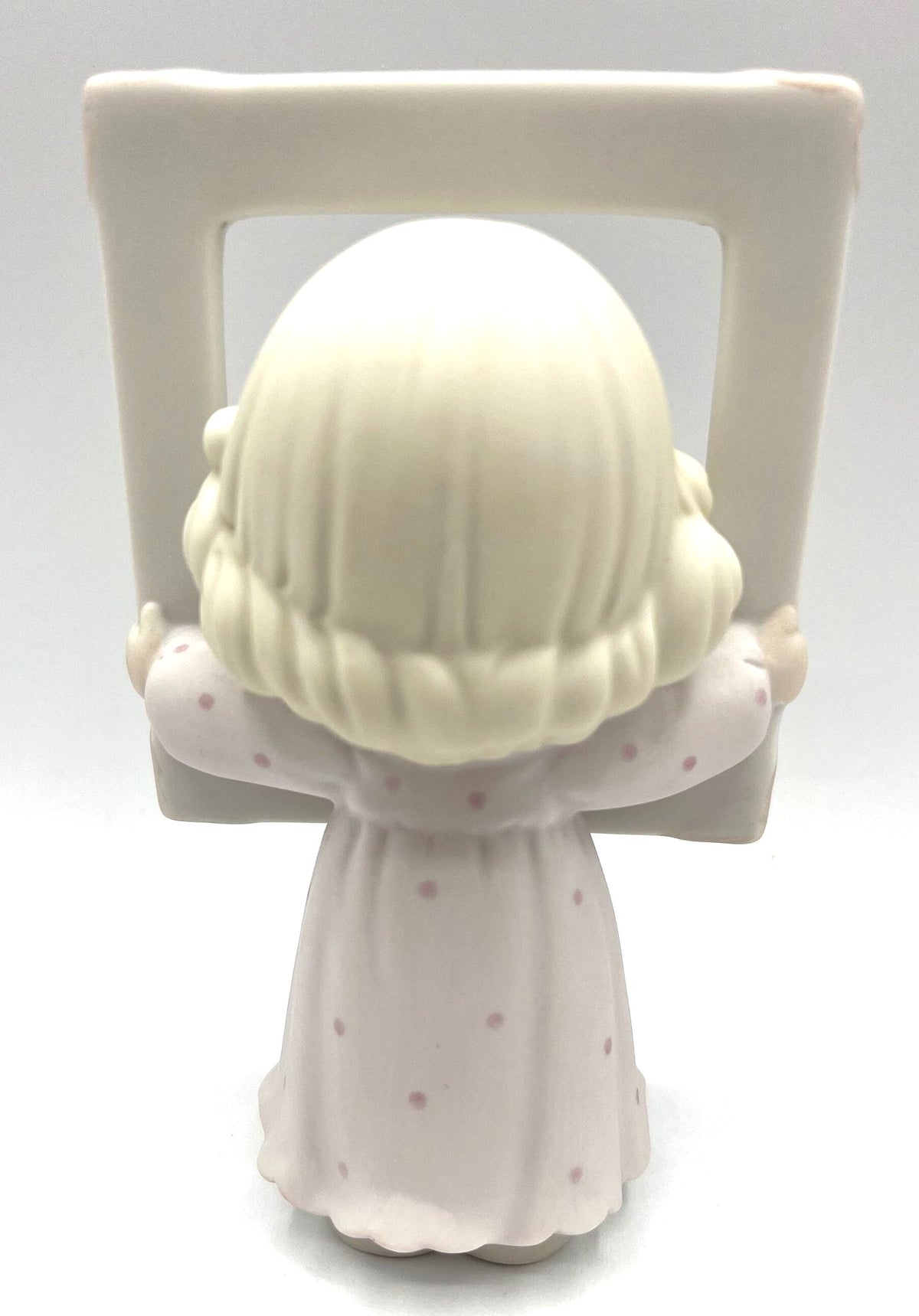 1996 Precious Moments Collectors Club Figurine You're As Pretty As A Picture"  in Original Box.