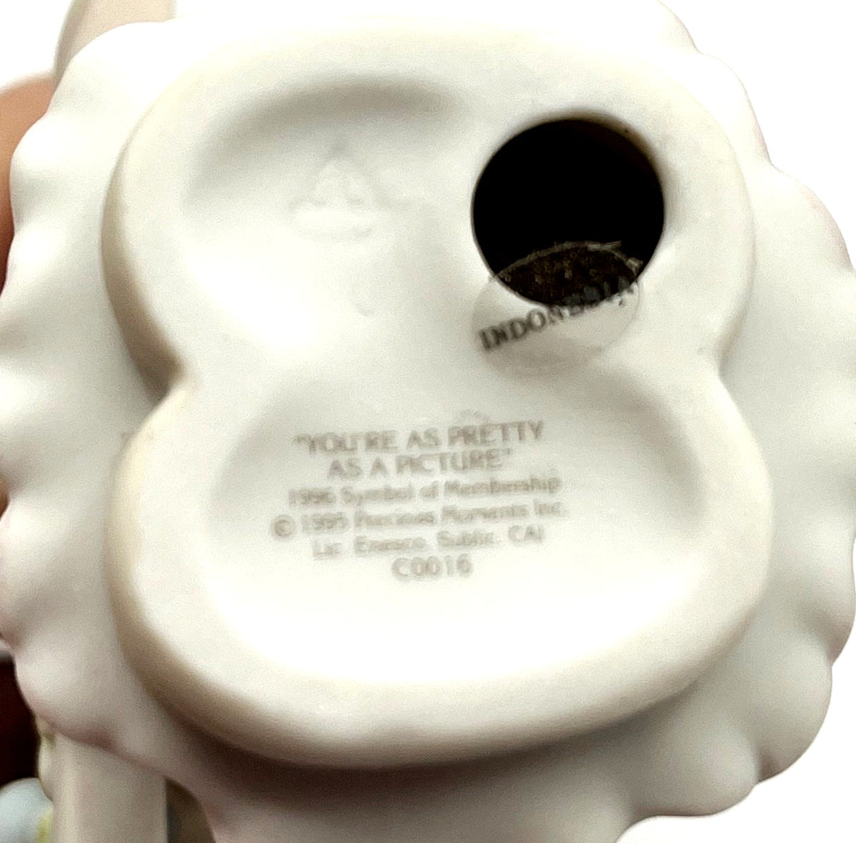 1996 Precious Moments Collectors Club Figurine You're As Pretty As A Picture"  in Original Box.