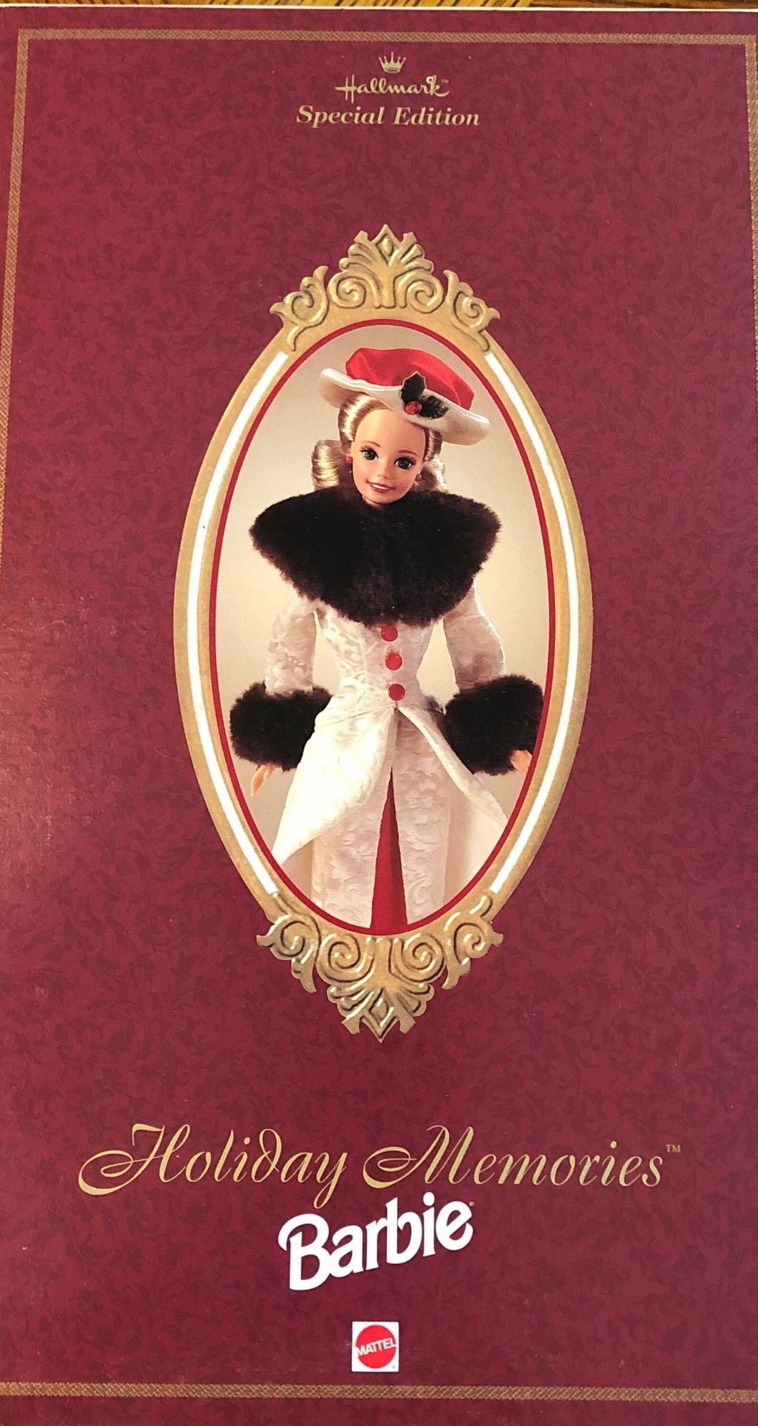 1995 Holiday Memories Barbie Special Edition for Hallmark.  Inspired by antique greeting card artwork from Hallmark Design Collection. 11"