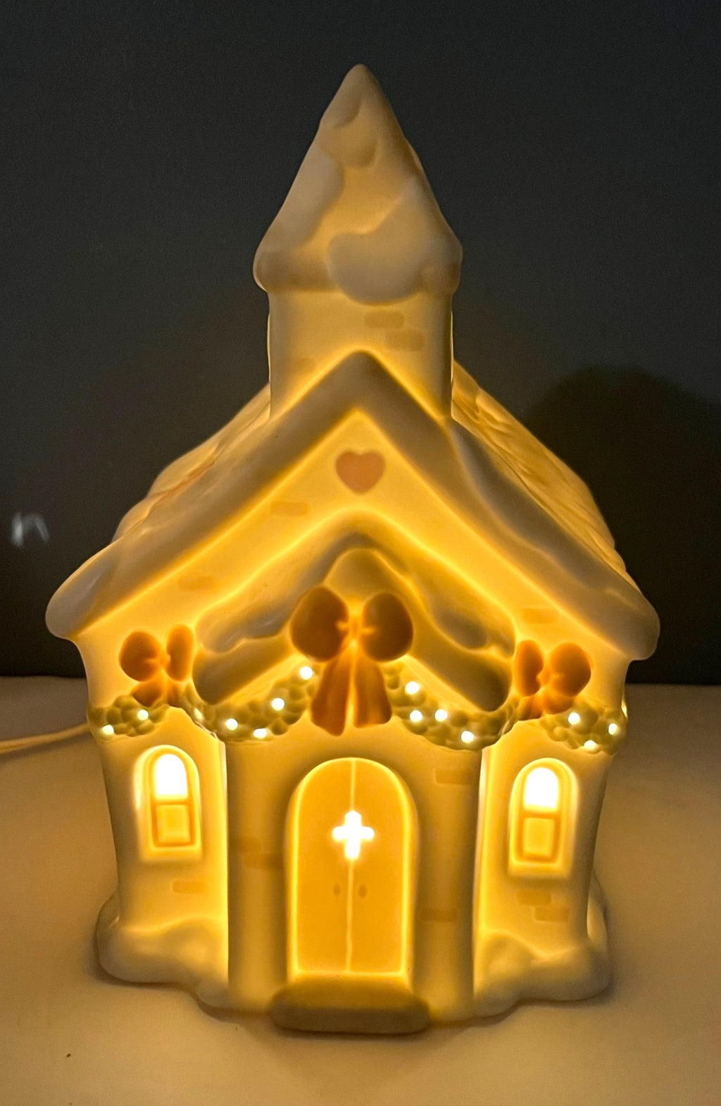 Precious Moments Sugar Town Chapel Nightlight Holiday Decor Includes 4 Individual Figurines