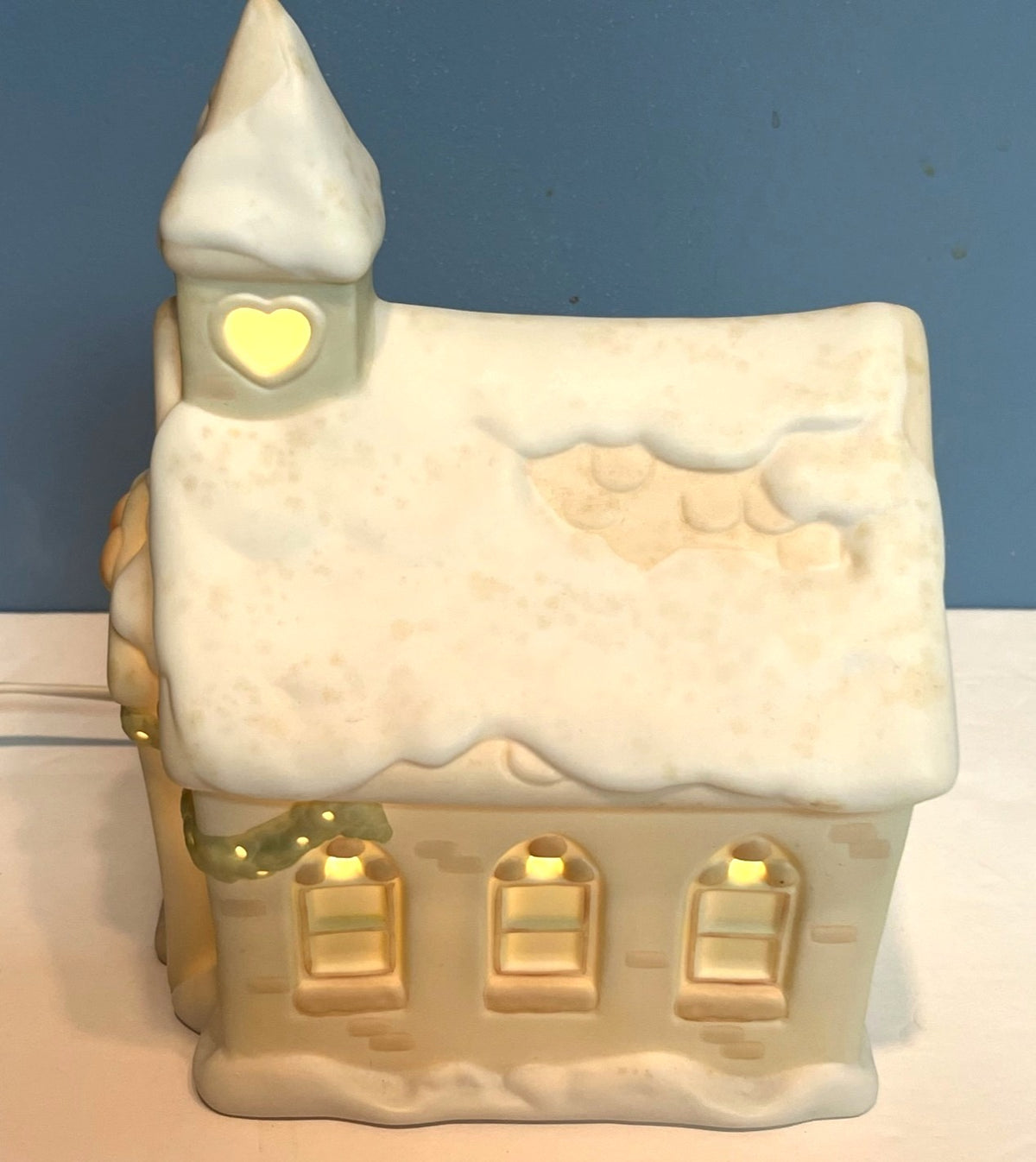 Precious Moments Sugar Town Chapel Nightlight Holiday Decor Includes 4 Individual Figurines