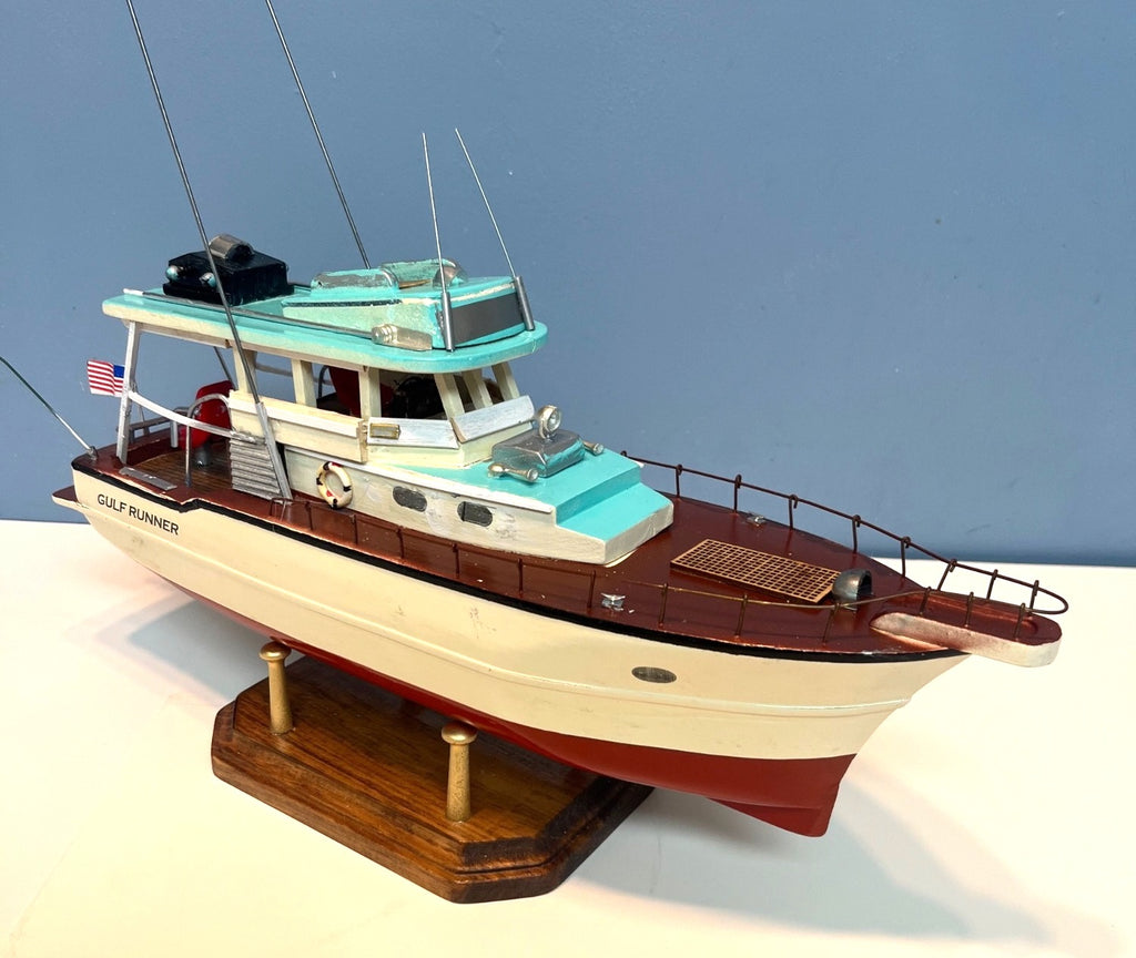 Model Boat Custom Made Wooden Sports Fisherman Cabin Cruiser Ship Model 17" long w Stand