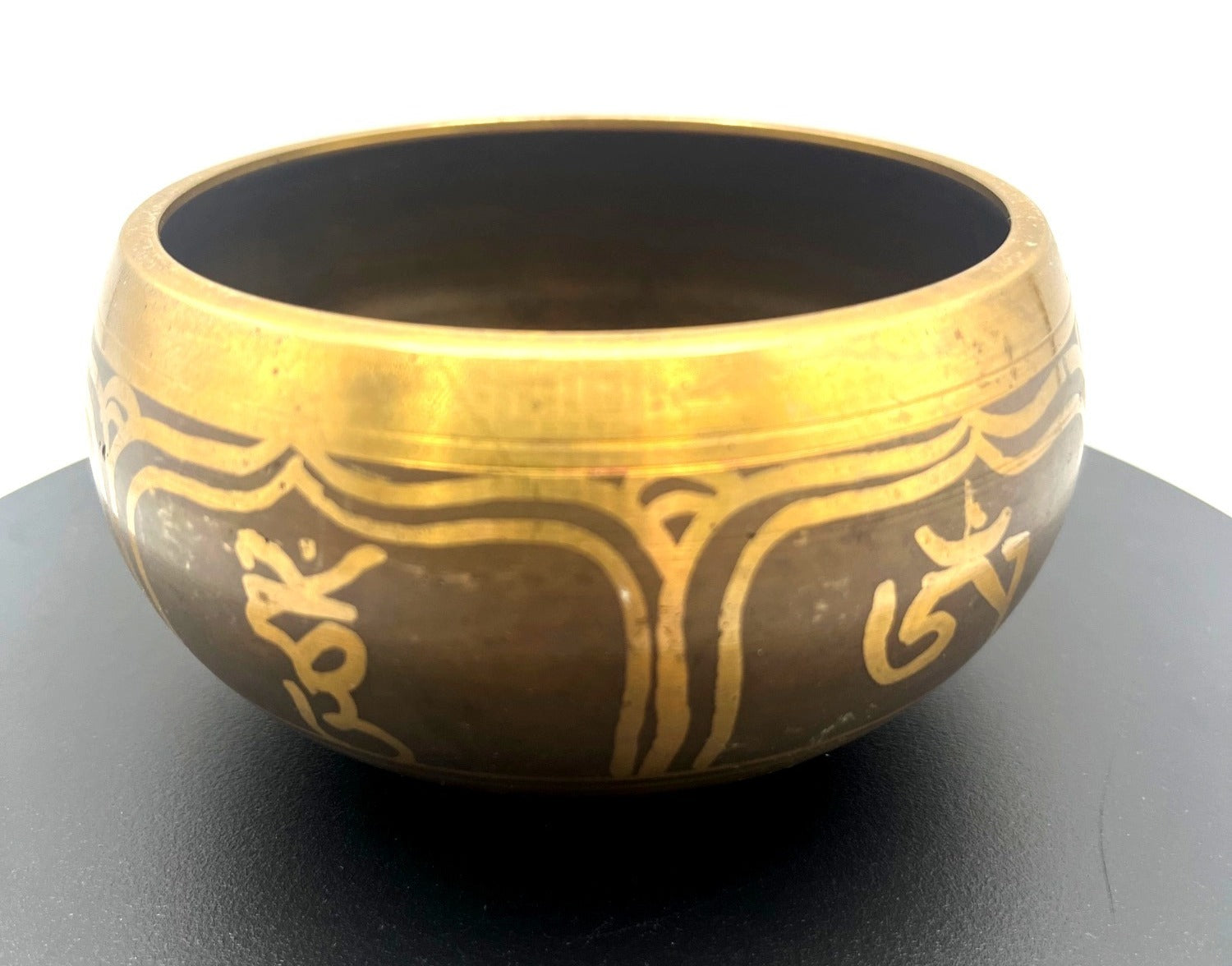 Handcrafted Tibetan Brass Singing Sound Bowl w Wooden Mallet Intricate Gold-Tone Etchings & Meditation Motifs 4.5" diameter