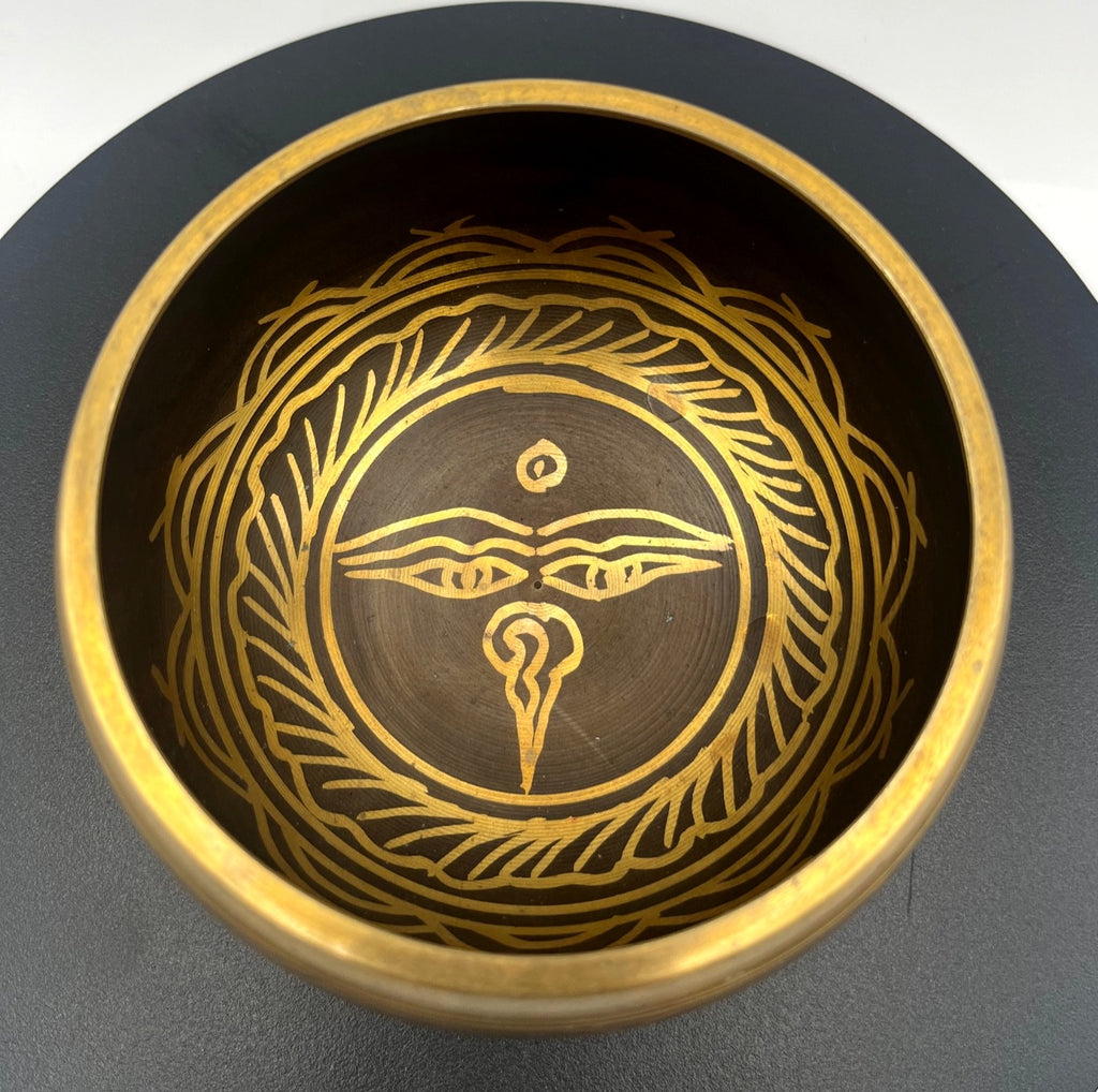 Handcrafted Tibetan Brass Singing Sound Bowl w Wooden Mallet Intricate Gold-Tone Etchings & Meditation Motifs 4.5" diameter