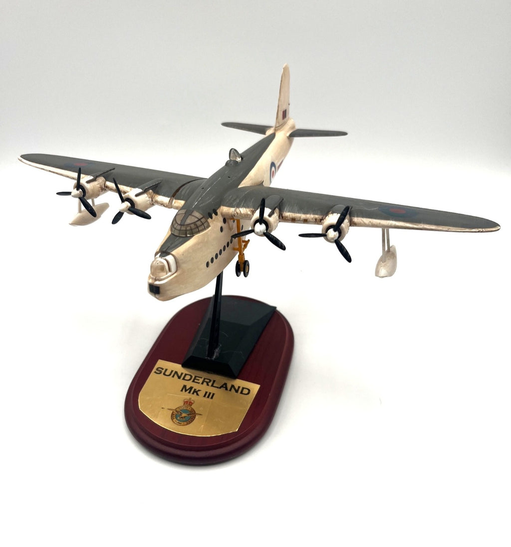 Model Flying Boat Sunderland Mk III Model Airplane 1:144 /Scale With Wooden Base & Plaque - Collectible Display Piece
