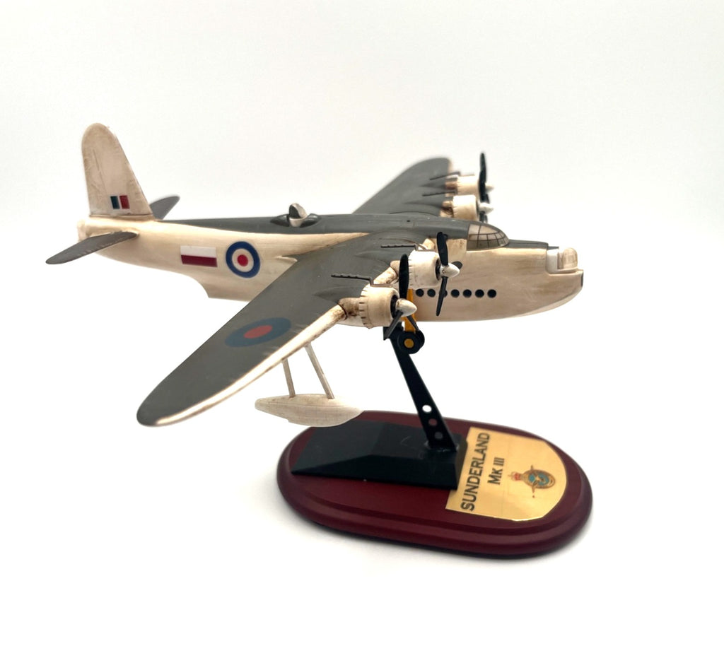 Model Flying Boat Sunderland Mk III Model Airplane 1:144 /Scale With Wooden Base & Plaque - Collectible Display Piece