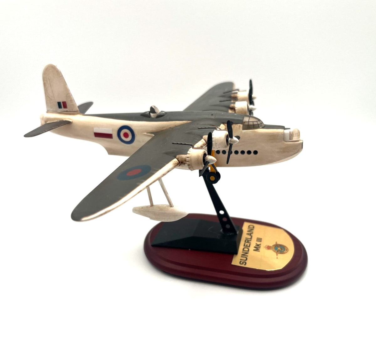Model Flying Boat Sunderland Mk III Model Airplane 1:144 /Scale With Wooden Base & Plaque - Collectible Display Piece