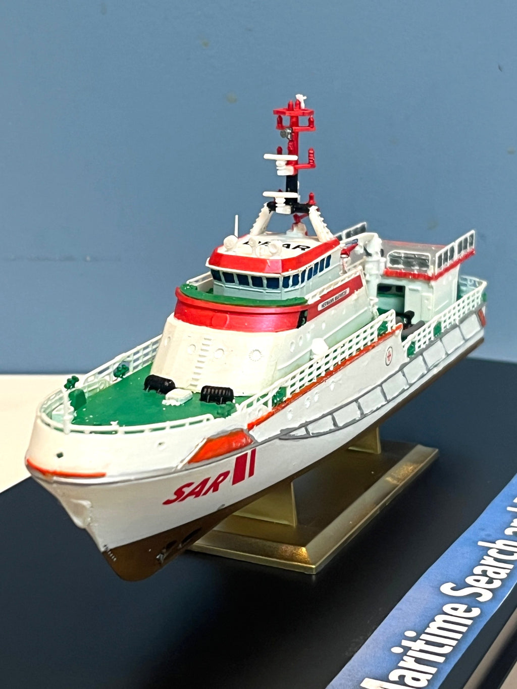 Model Boat Maritime Search & Rescue Hermann Marwede Ship Display w Acrylic Case