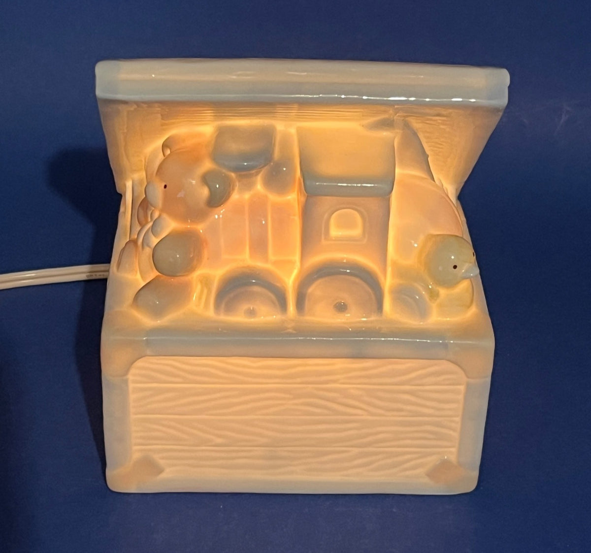 Enesco 1987 Ceramic Night Light Toy Chest With Train Bear & Duck Design 4.5" wide 5" tall