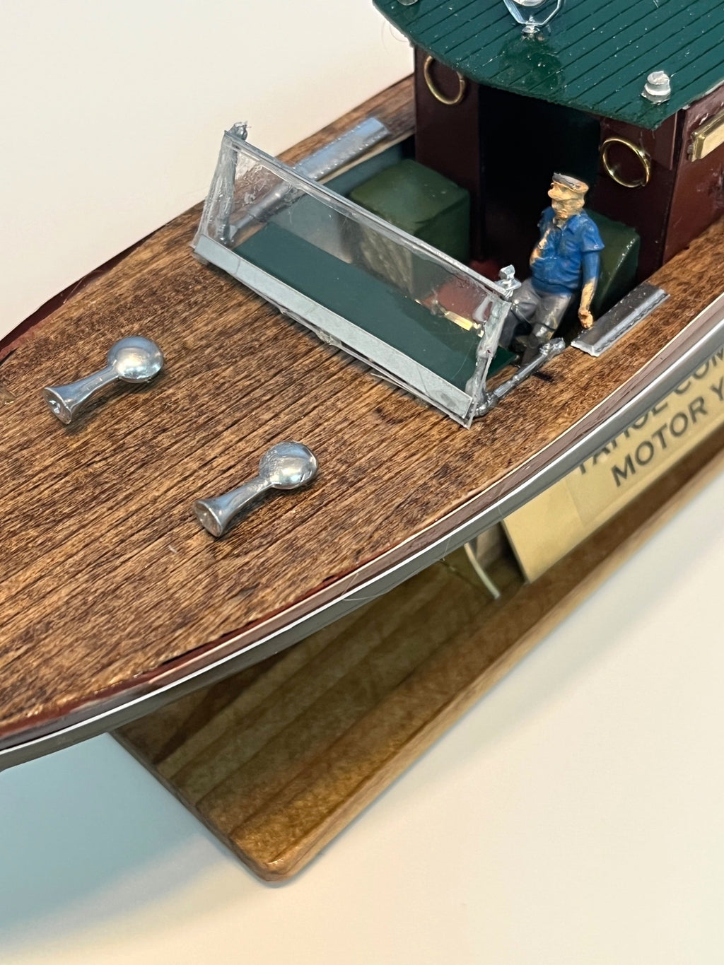 Model Boat1930 Tahoe Commuter Motor Yacht Cabin Cruiser with Display Stand