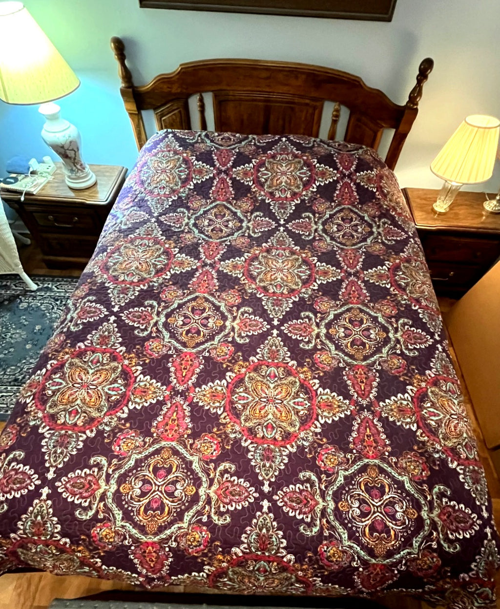 Reversible Purple & White Paisley Quilt Coverlet Full Size with 2 Standard Pillow Shams