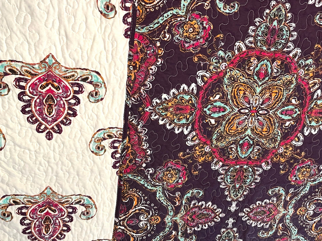 Reversible Purple & White Paisley Quilt Coverlet Full Size with 2 Standard Pillow Shams