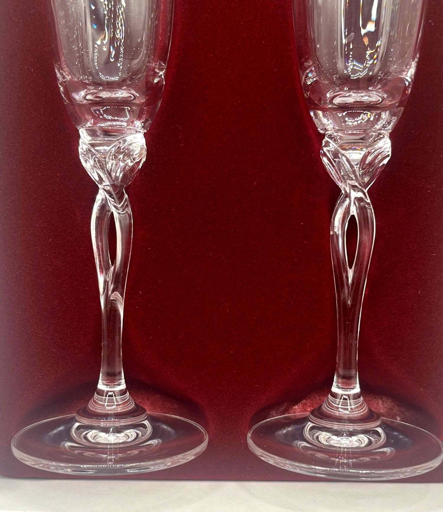 Oneida Crystal Toasting Flutes Pair 24% Lead Crystal 5 Oz 22K Gold Band
