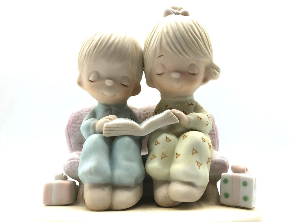 Precious Moments 1979 Jonathan and David Musical Figurine "Unto Us A Child is Born".  Plays Jesus Loves Me.  Vintage in Excellent Condition