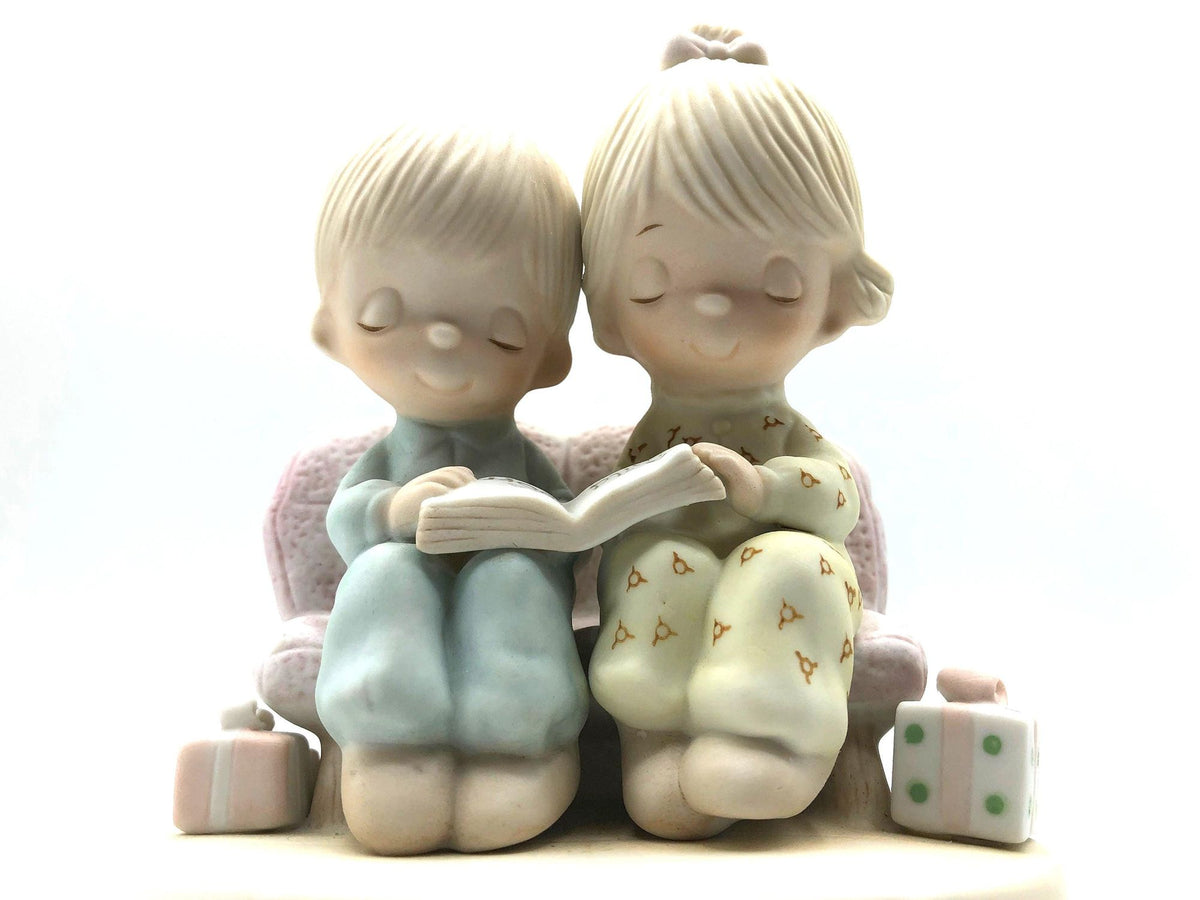 Precious Moments 1979 Jonathan and David Musical Figurine "Unto Us A Child is Born".  Plays Jesus Loves Me.  Vintage in Excellent Condition
