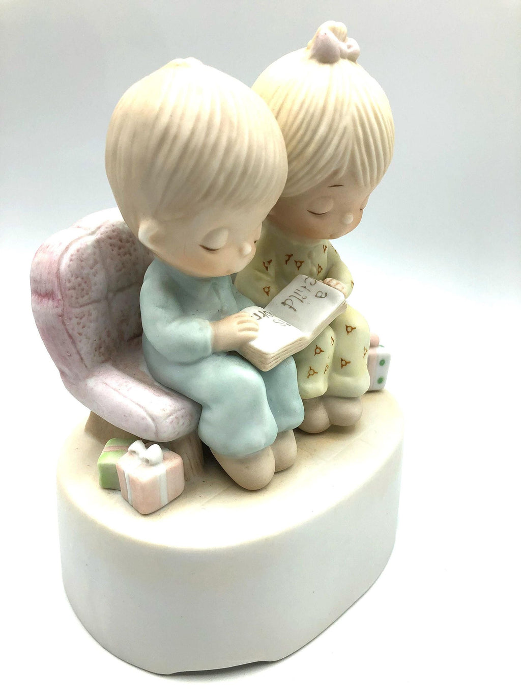 Precious Moments 1979 Jonathan and David Musical Figurine "Unto Us A Child is Born".  Plays Jesus Loves Me.  Vintage in Excellent Condition