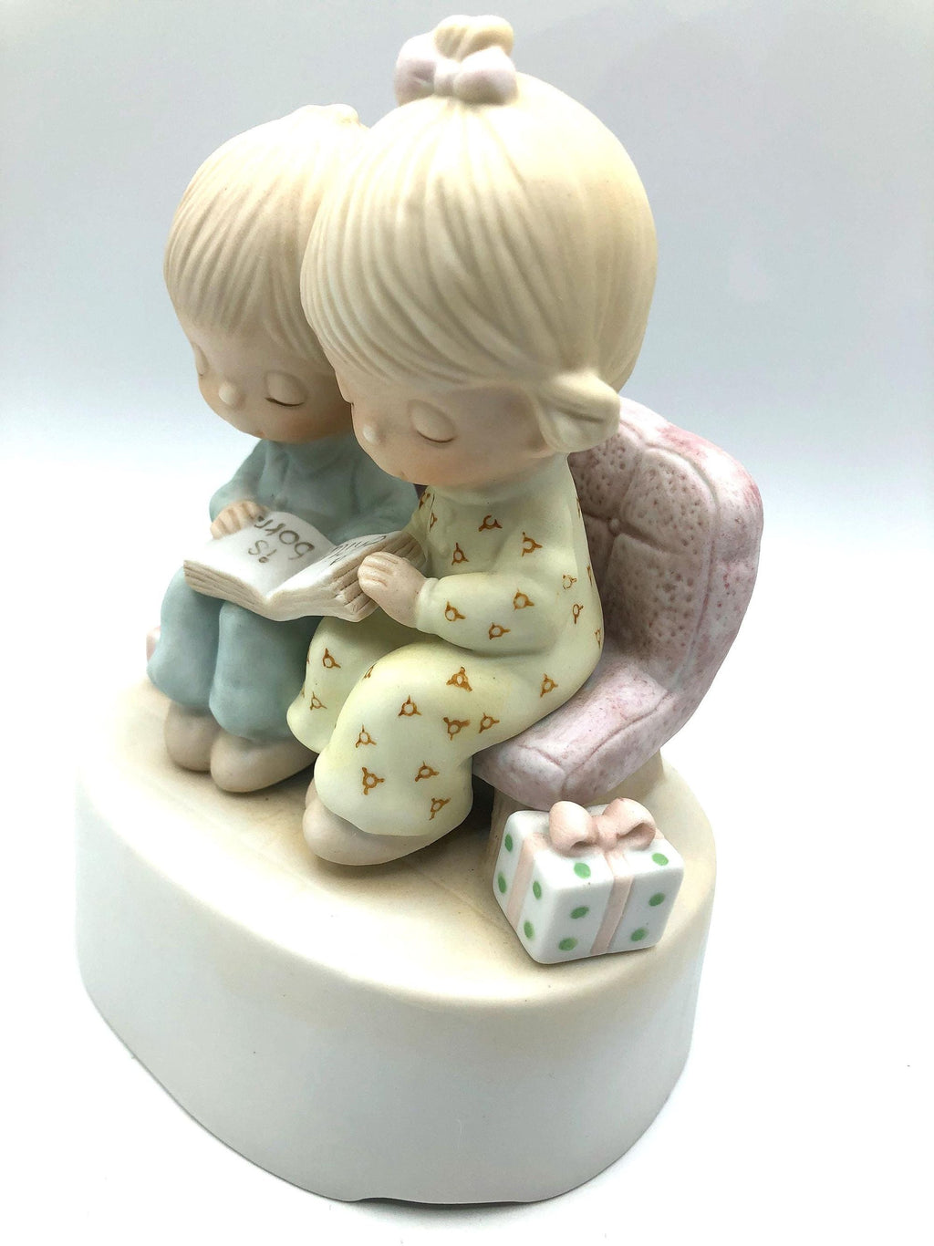 Precious Moments 1979 Jonathan and David Musical Figurine "Unto Us A Child is Born".  Plays Jesus Loves Me.  Vintage in Excellent Condition