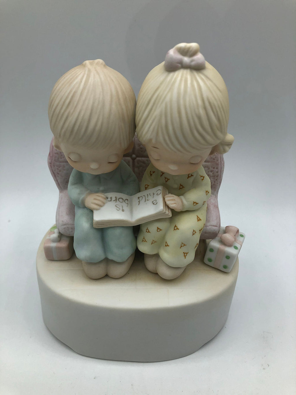 Precious Moments 1979 Jonathan and David Musical Figurine "Unto Us A Child is Born".  Plays Jesus Loves Me.  Vintage in Excellent Condition