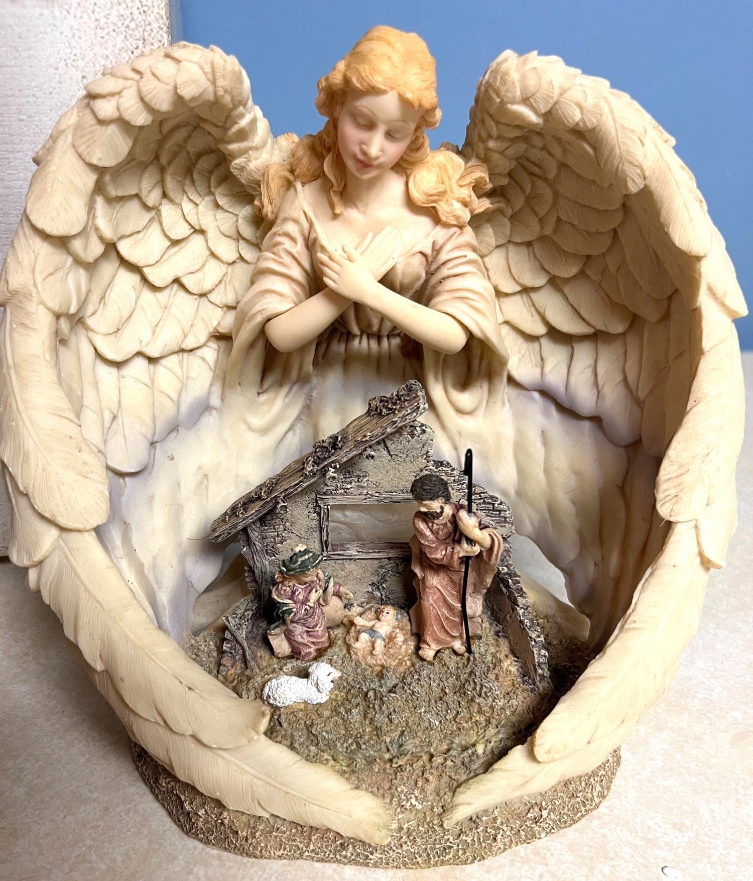 Sculptured Angel Nightlight With Nativity Scene Figurine 7" high