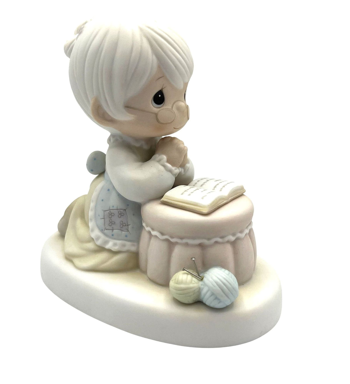 1986 Precious Moments Members Only Figurine Grandma's Prayer  4.5" x 4.5" tall