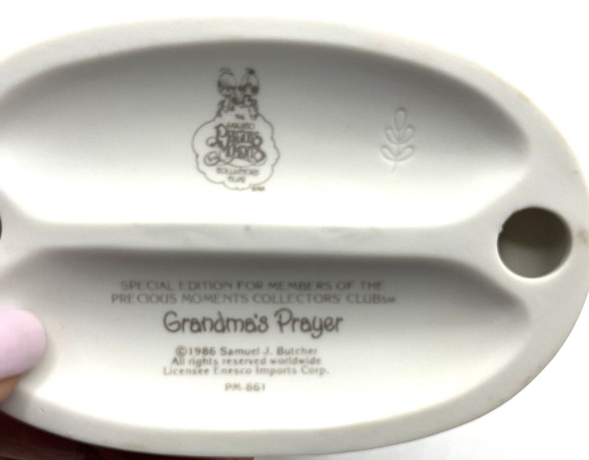 1986 Precious Moments Members Only Figurine Grandma's Prayer  4.5" x 4.5" tall