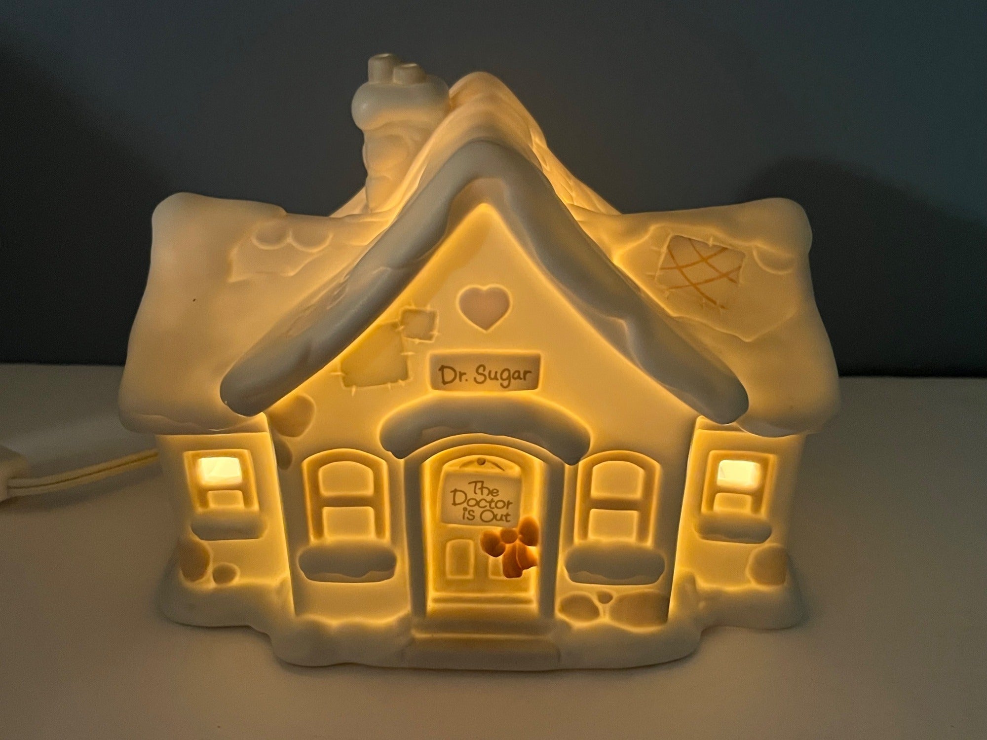 Sugar Town Doctors Office Lighted Ceramic House 1994 Precious Moments White With Yellow Glow with 3 Individual Figurines