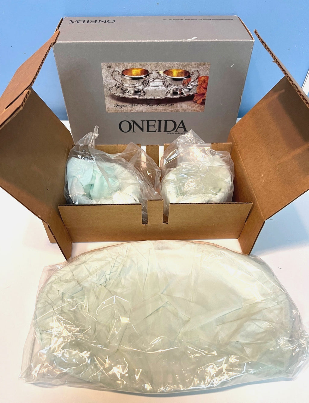 Oneida Georgian Scroll 3-Piece Dessert Set Silver Plate Tray Creamer and Sugar Bowl NIB