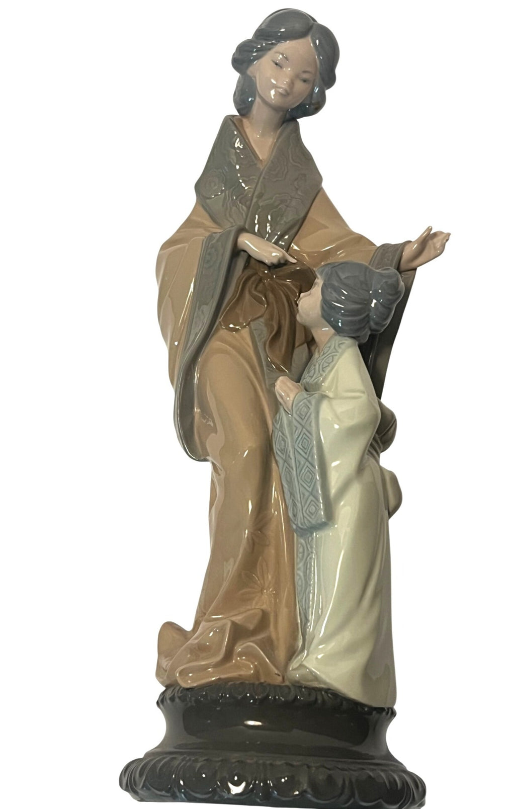 NAO By Lladro Japanese Geisha Mother & Daughter Porcelain Figurine Elegant Glossy Finish 15" tall